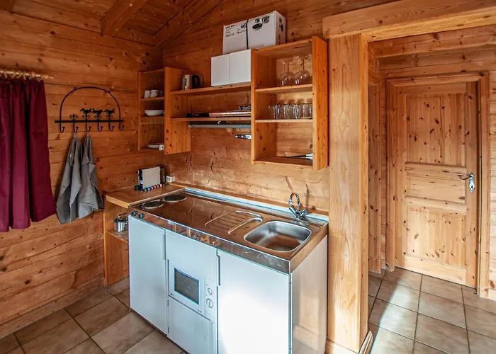 Ruhige Chalets Mit Seeblick In Zentraler Lage