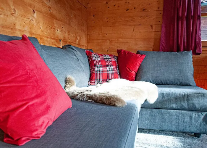 Ruhige Chalets Mit Seeblick In Zentraler Lage
